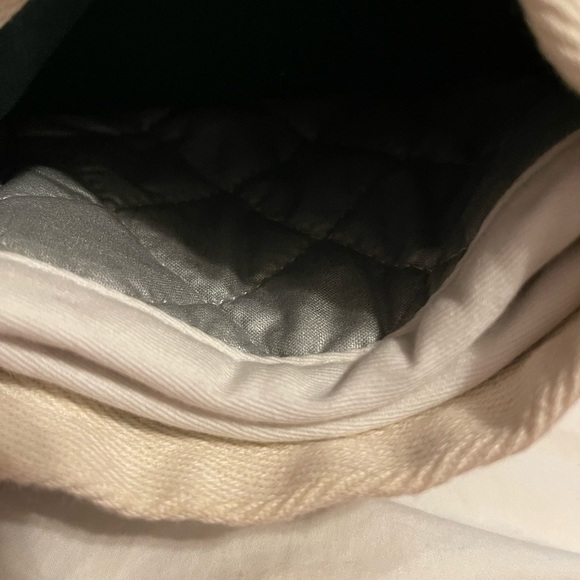 COPY - The Professional Michigan Oven Mitt - Picture 4 of 6